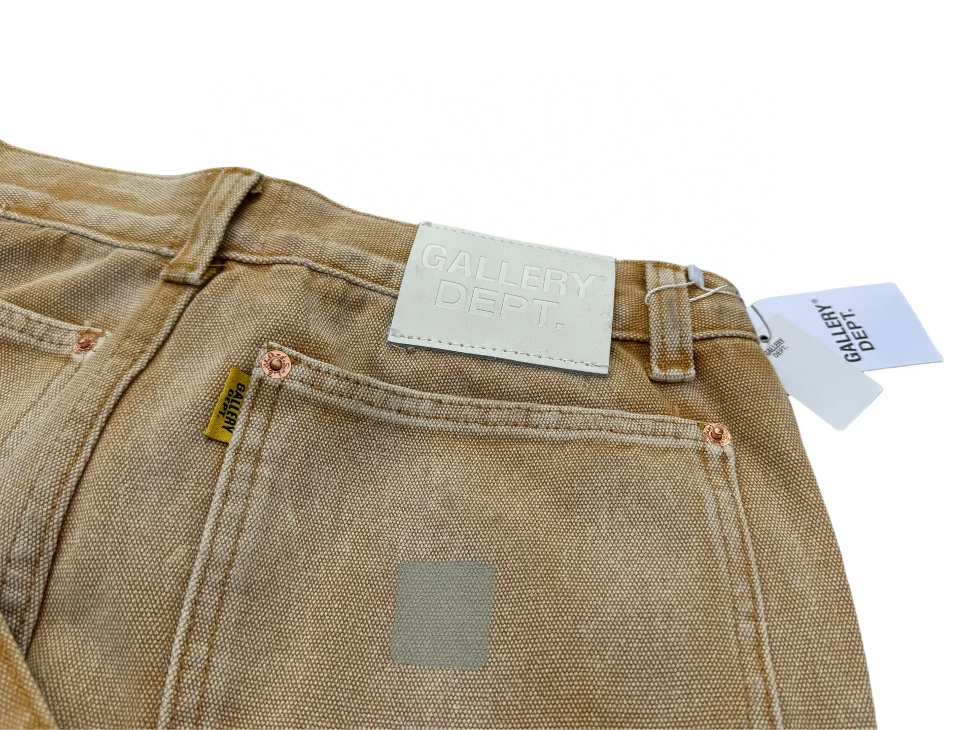 P250💰G91 GALLERY DEPT. Spliced ​​patches, ink-splashed denim bell-bottoms, washed distressed spliced ​​jeans, denim washing factory. During the process, the owner of the washing factory helped introduce a boss who once worked at the Levi OEM factory and then started his own business. This also paved the way for the following styles. Therefore, Levi's remodeled single product for the base plate is really familiar. Whether it is the fabrics supplied or the lathes used in production, there is nothing to choose from. -Color: Black -Size: S-XXL (corresponding to 28-36)